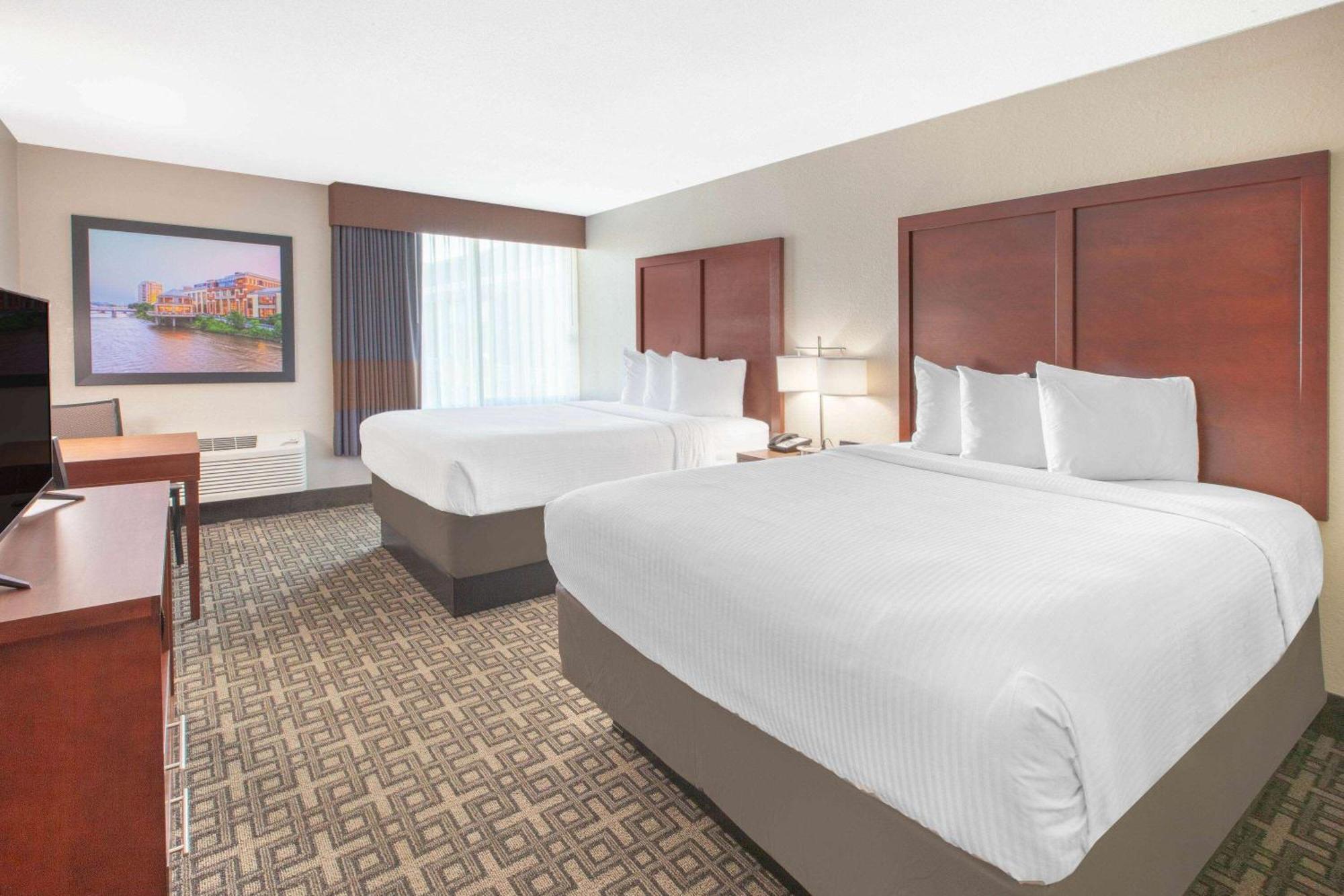 Baymont By Wyndham Grand Rapids Near Downtown Hotel ไวโอมิง ภายนอก รูปภาพ