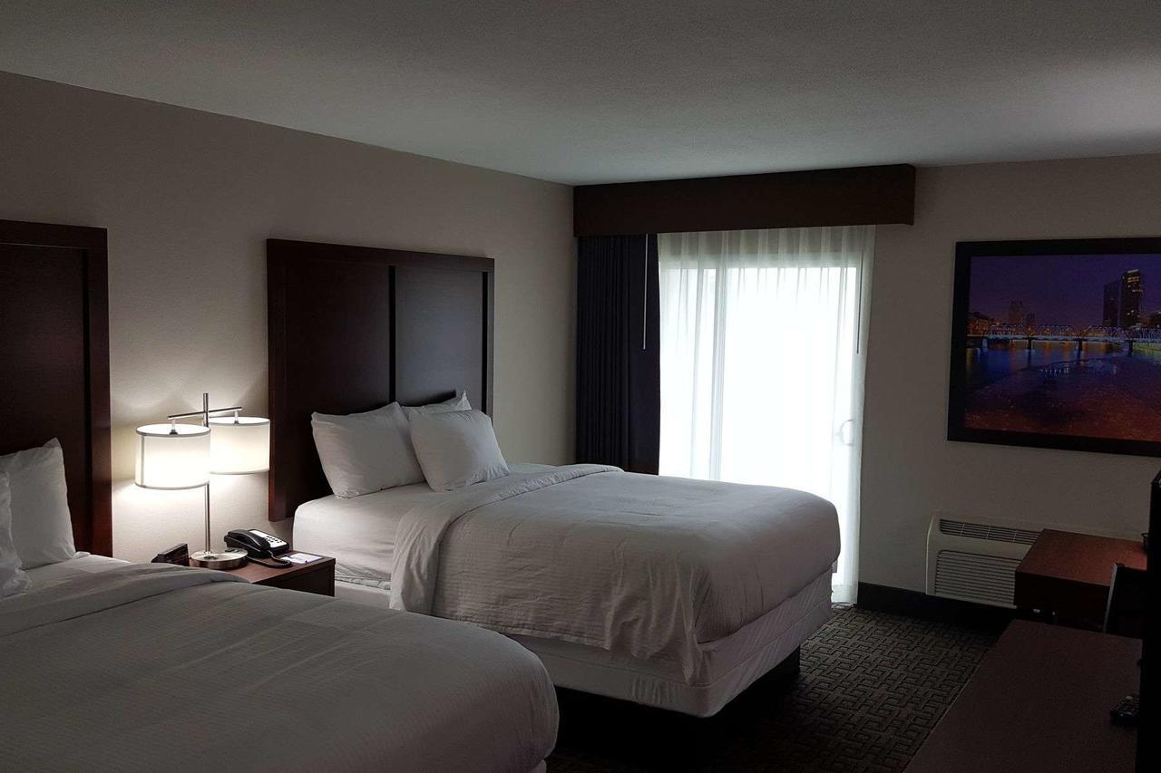 Baymont By Wyndham Grand Rapids Near Downtown Hotel ไวโอมิง ภายนอก รูปภาพ