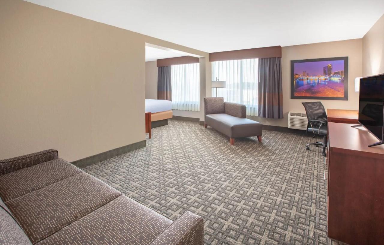 Baymont By Wyndham Grand Rapids Near Downtown Hotel ไวโอมิง ภายนอก รูปภาพ